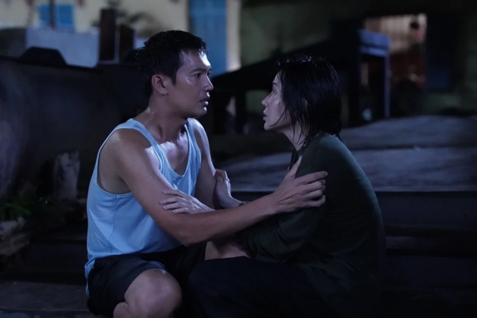Khả Như và "đại gia đình" đối mặt lời nguyền xưởng vải Khả Như và "đại gia đình" đối mặt lời nguyền xưởng vải