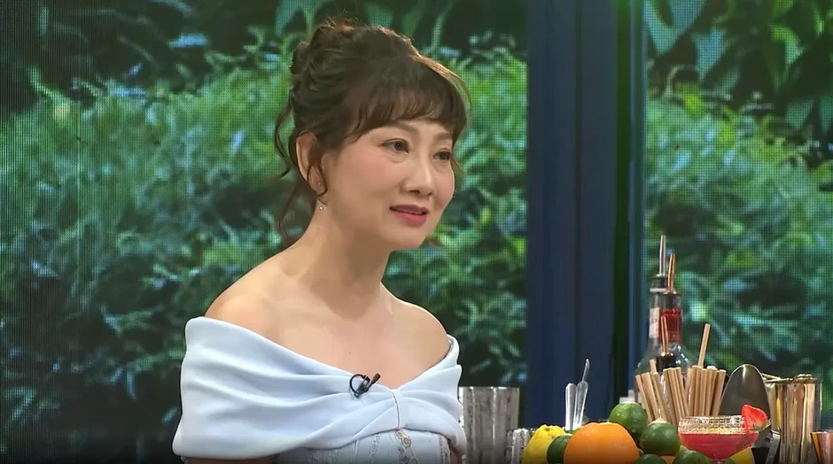 Khách sạn 5 sao: NSND Mỹ Uyên và diễn viên Sỹ Toàn trải lòng về hành trình "giữ lửa" nghệ thuật Khách sạn 5 sao: NSND Mỹ Uyên và diễn viên Sỹ Toàn trải lòng về hành trình "giữ lửa" nghệ thuật
