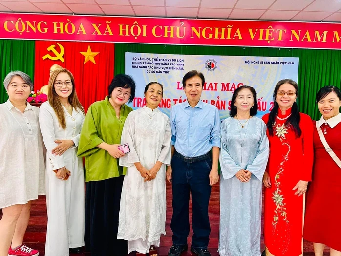 Khai mạc Trại sáng tác kịch bản sân khấu Cần Thơ 2026 Khai mạc Trại sáng tác kịch bản sân khấu Cần Thơ 2026