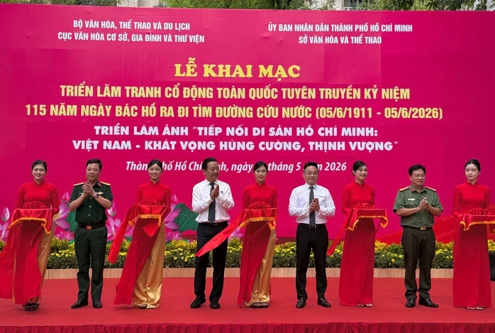 Khai mạc triển lãm 180 tranh cổ động về Bác Hồ tại TPHCM Khai mạc triển lãm 180 tranh cổ động về Bác Hồ tại TPHCM