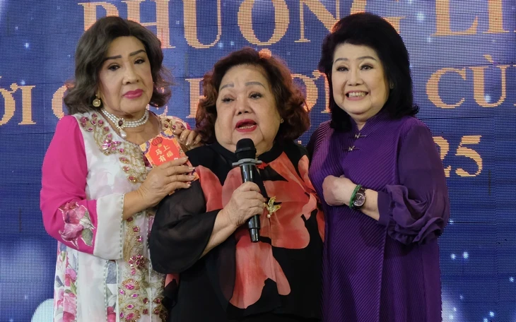 Khán giả chia sẻ clip Ngọc Giàu, Thanh Nam hát Tiếng trống Mê Linh Khán giả chia sẻ clip Ngọc Giàu, Thanh Nam hát Tiếng trống Mê Linh