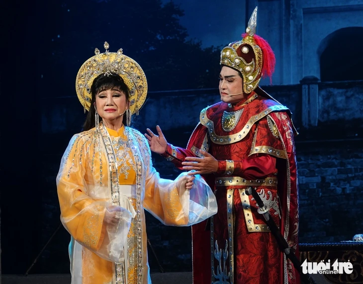 Khán giả nghẹn ngào xem Thanh Thanh Tâm diễn Hòn vọng phu cùng Vũ Linh Khán giả nghẹn ngào xem Thanh Thanh Tâm diễn Hòn vọng phu cùng Vũ Linh