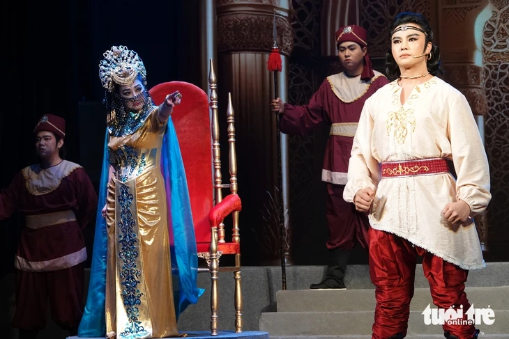 Khán giả nghẹn ngào xem Thanh Thanh Tâm diễn Hòn vọng phu cùng Vũ Linh Khán giả nghẹn ngào xem Thanh Thanh Tâm diễn Hòn vọng phu cùng Vũ Linh