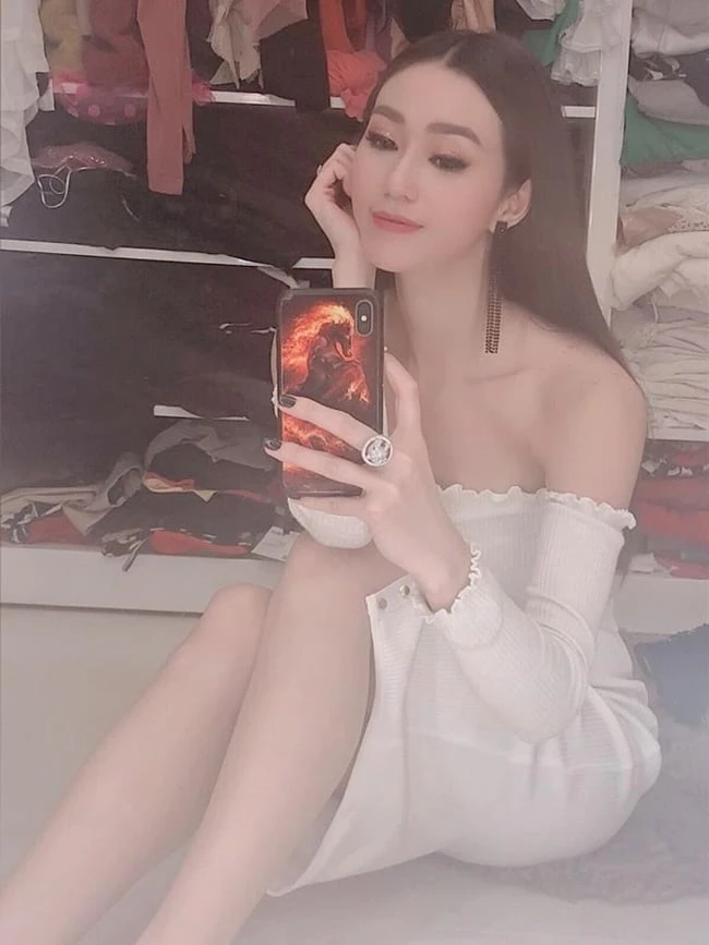 Khánh My sau 8 năm kể chuyện từng được Trường Giang tán tỉnh: Sống kín tiếng, sở hữu nhà 7 tầng và chọn không chồng con ở tuổi 35 Khánh My sau 8 năm kể chuyện từng được Trường Giang tán tỉnh: Sống kín tiếng, sở hữu nhà 7 tầng và chọn không chồng con ở tuổi 35