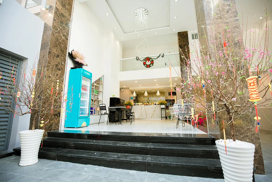 Khánh My sau 8 năm kể chuyện từng được Trường Giang tán tỉnh: Sống kín tiếng, sở hữu nhà 7 tầng và chọn không chồng con ở tuổi 35 Khánh My sau 8 năm kể chuyện từng được Trường Giang tán tỉnh: Sống kín tiếng, sở hữu nhà 7 tầng và chọn không chồng con ở tuổi 35