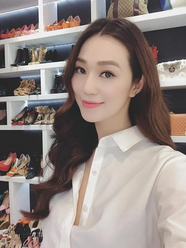 Khánh My sau 8 năm kể chuyện từng được Trường Giang tán tỉnh: Sống kín tiếng, sở hữu nhà 7 tầng và chọn không chồng con ở tuổi 35 Khánh My sau 8 năm kể chuyện từng được Trường Giang tán tỉnh: Sống kín tiếng, sở hữu nhà 7 tầng và chọn không chồng con ở tuổi 35