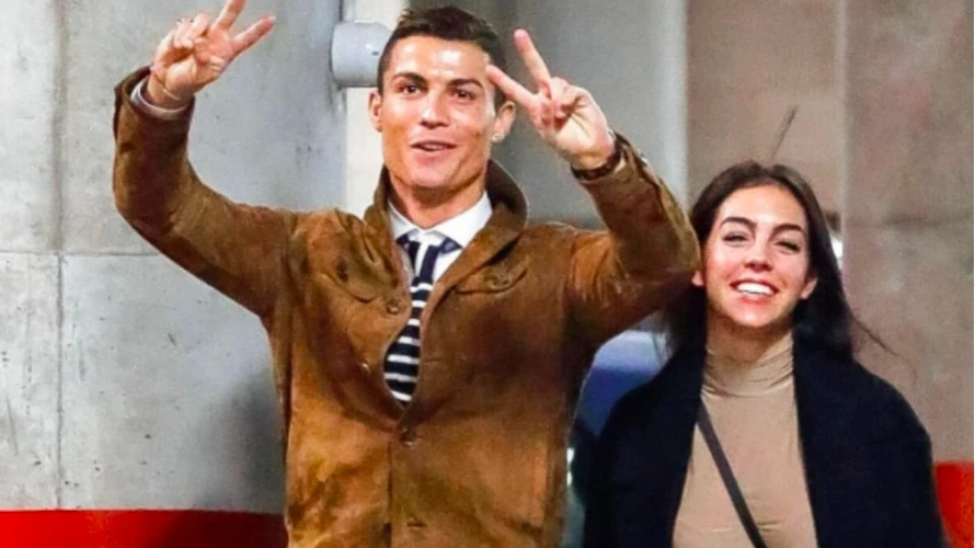 Khoảnh khắc vợ Ronaldo làm nhân viên bán hàng gây chú ý trở lại