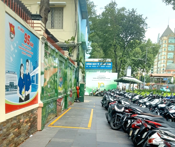 Kiến nghị để bãi giữ xe cho Đường sách tiếp tục hoạt động Kiến nghị để bãi giữ xe cho Đường sách tiếp tục hoạt động