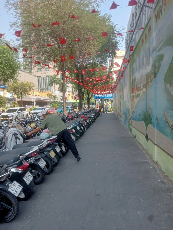 Kiến nghị để bãi giữ xe cho Đường sách tiếp tục hoạt động Kiến nghị để bãi giữ xe cho Đường sách tiếp tục hoạt động