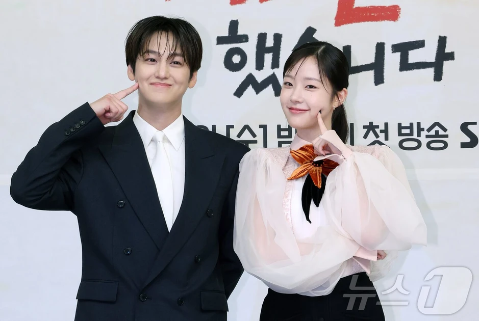 Kim Bum là "ma cà rồng" hay sao mà trẻ mãi không già thế này? Kim Bum là "ma cà rồng" hay sao mà trẻ mãi không già thế này?