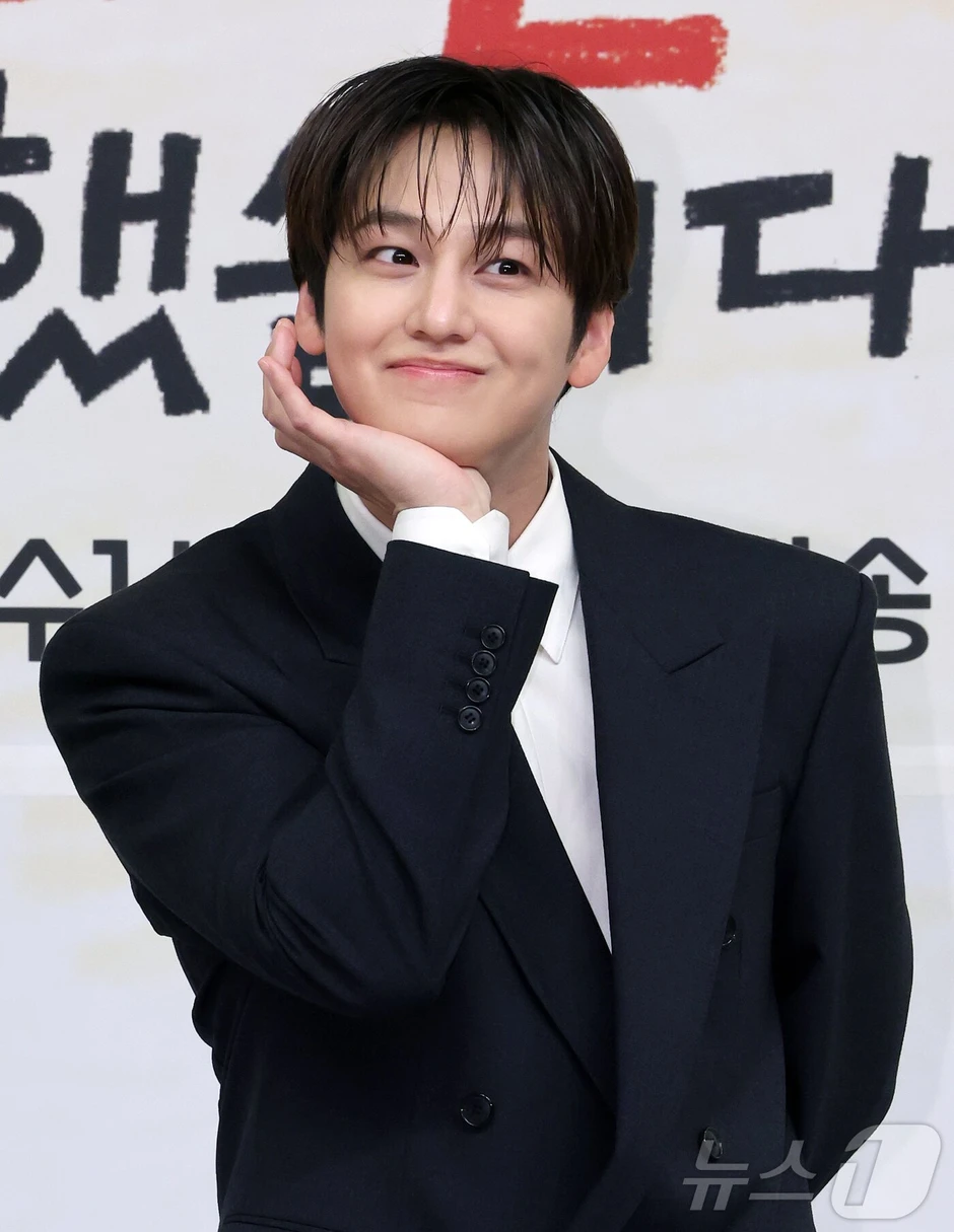 Kim Bum là "ma cà rồng" hay sao mà trẻ mãi không già thế này? Kim Bum là "ma cà rồng" hay sao mà trẻ mãi không già thế này?