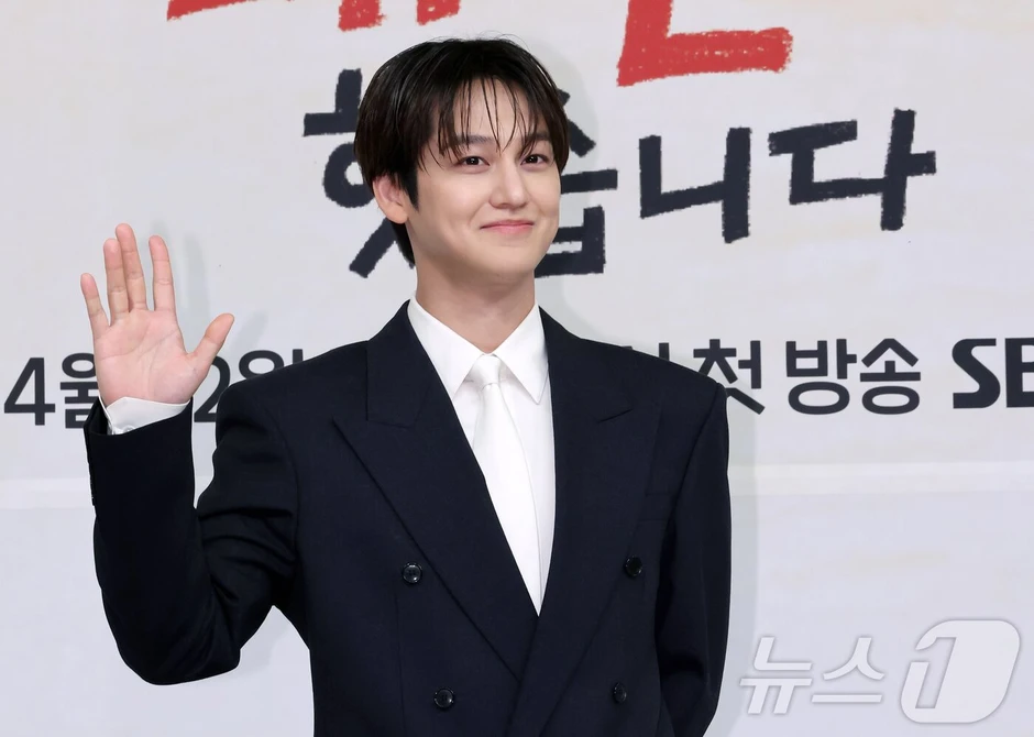 Kim Bum là "ma cà rồng" hay sao mà trẻ mãi không già thế này? Kim Bum là "ma cà rồng" hay sao mà trẻ mãi không già thế này?