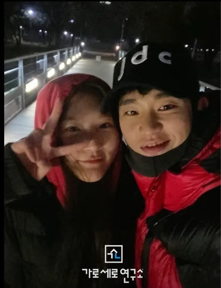 Kim Soo Hyun sau scandal hẹn hò gây sốc: Nhan sắc thảm hại khó tin, chỉ thở cũng mất hàng trăm triệu mỗi tháng Kim Soo Hyun sau scandal hẹn hò gây sốc: Nhan sắc thảm hại khó tin, chỉ thở cũng mất hàng trăm triệu mỗi tháng