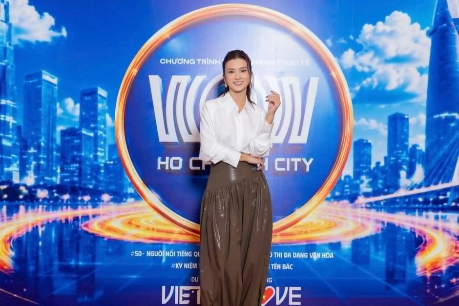 Kim Tuyến nói gì về đề cử 100 gương mặt đẹp nhất? Kim Tuyến nói gì về đề cử 100 gương mặt đẹp nhất?