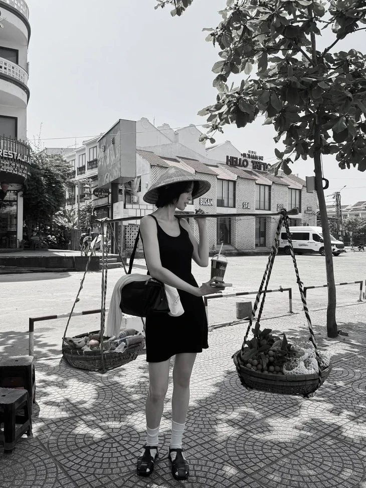 Kwon Nara xả ảnh du lịch Hội An, fan bảo 'giống dâu Việt quá' Kwon Nara xả ảnh du lịch Hội An, fan bảo 'giống dâu Việt quá'