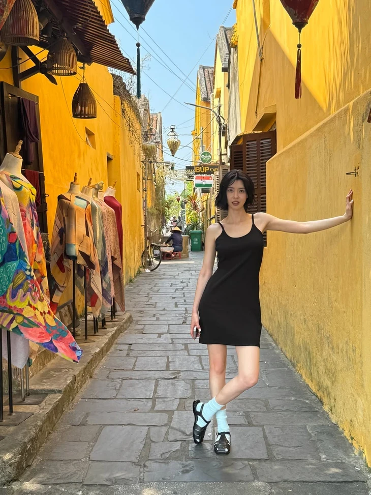 Kwon Nara xả ảnh du lịch Hội An, fan bảo 'giống dâu Việt quá' Kwon Nara xả ảnh du lịch Hội An, fan bảo 'giống dâu Việt quá'