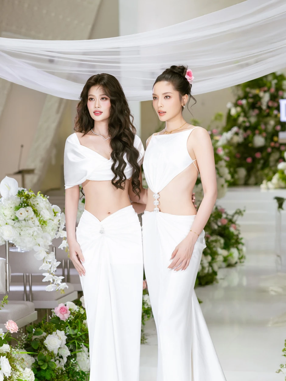 Kỳ Duyên giúp Thiên Ân mặc lại bikini sau nhiều năm Kỳ Duyên giúp Thiên Ân mặc lại bikini sau nhiều năm