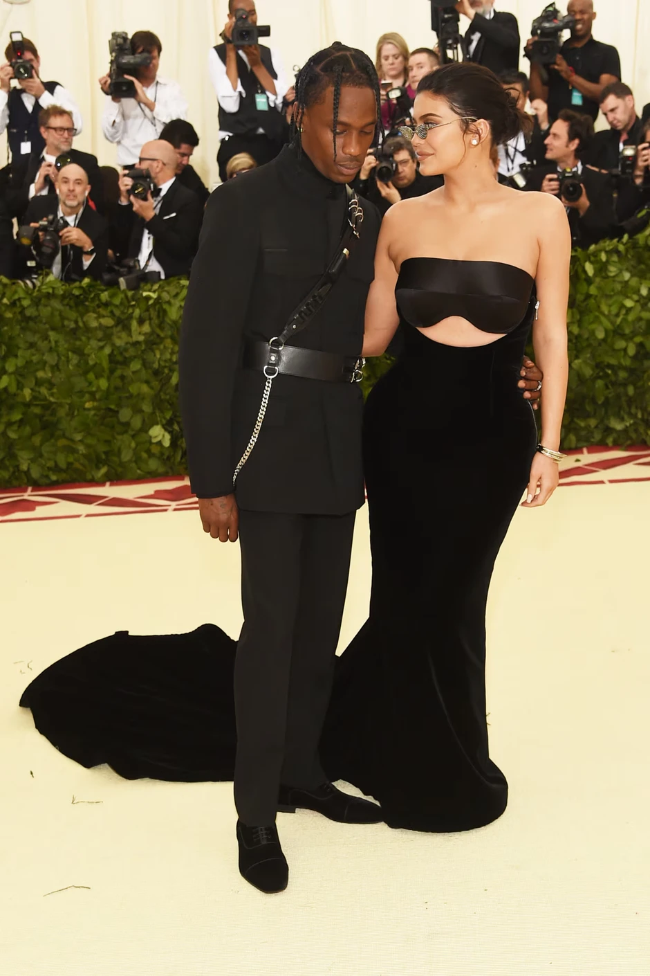 Kylie Jenner sợ hãi lời nguyền Met Gala, vội cất "chàng thơ" Timothée Chalamet ở nhà? Kylie Jenner sợ hãi lời nguyền Met Gala, vội cất "chàng thơ" Timothée Chalamet ở nhà?