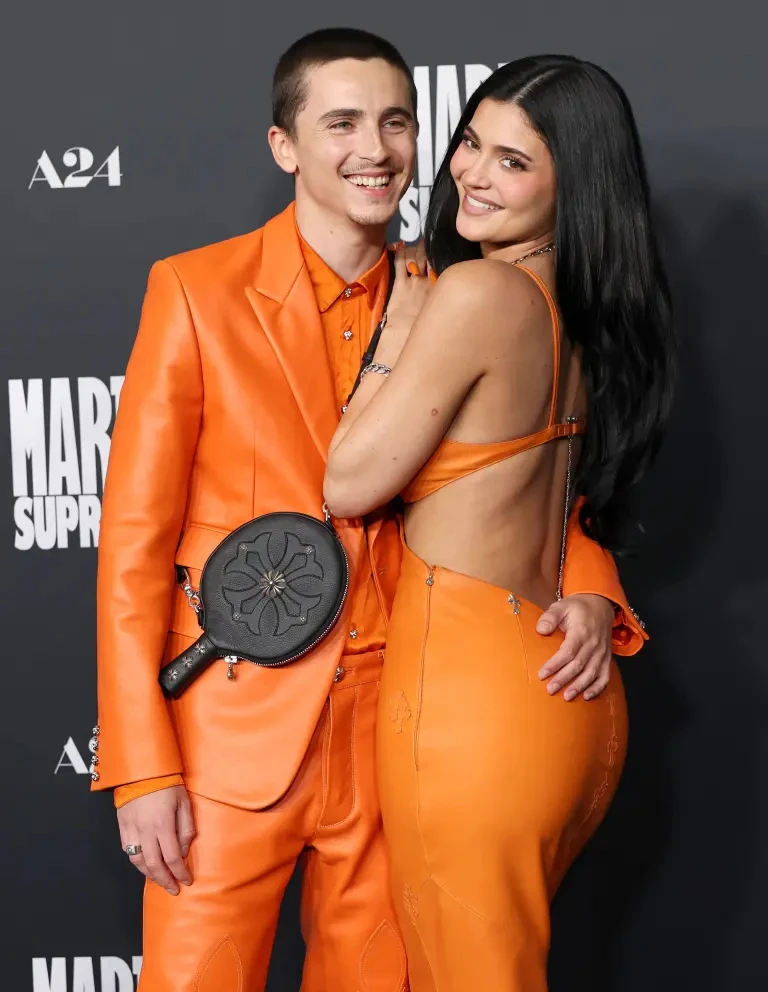 Kylie Jenner sợ hãi lời nguyền Met Gala, vội cất "chàng thơ" Timothée Chalamet ở nhà? Kylie Jenner sợ hãi lời nguyền Met Gala, vội cất "chàng thơ" Timothée Chalamet ở nhà?