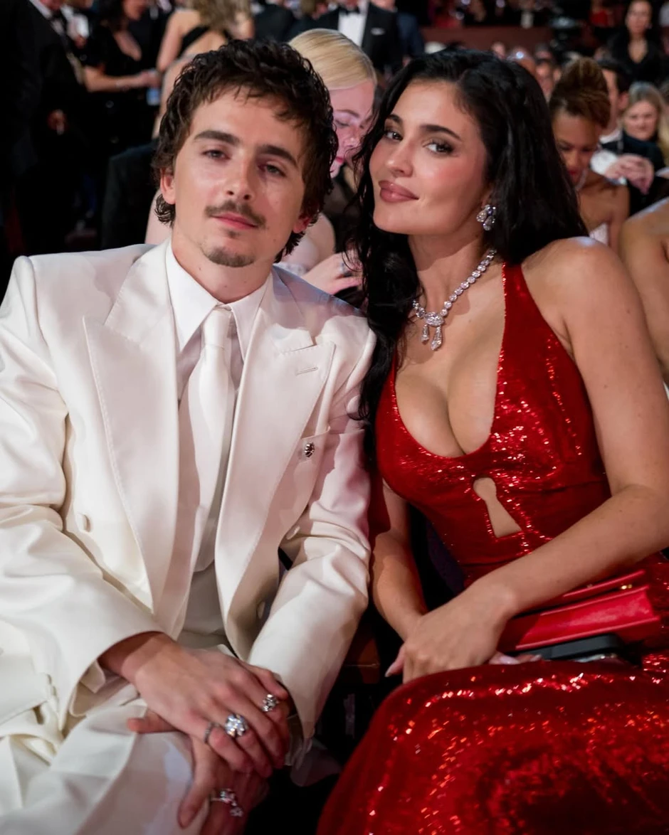 Kylie Jenner - Timothée Chalamet có thể là cưới nhau luôn được không! Kylie Jenner - Timothée Chalamet có thể là cưới nhau luôn được không!