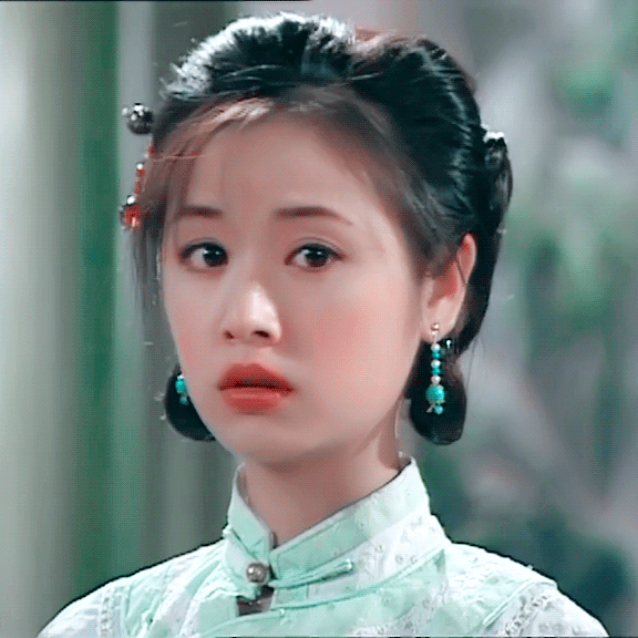 Lâm Tâm Như đang làm gì với gương mặt của mình vậy? Lâm Tâm Như đang làm gì với gương mặt của mình vậy?