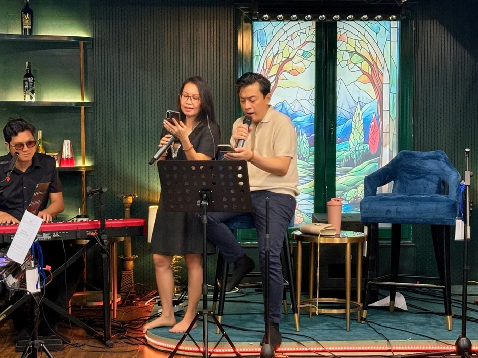 Lam Trường nhớ kỷ niệm lần đầu song ca với Cẩm Ly 30 năm trước Lam Trường nhớ kỷ niệm lần đầu song ca với Cẩm Ly 30 năm trước