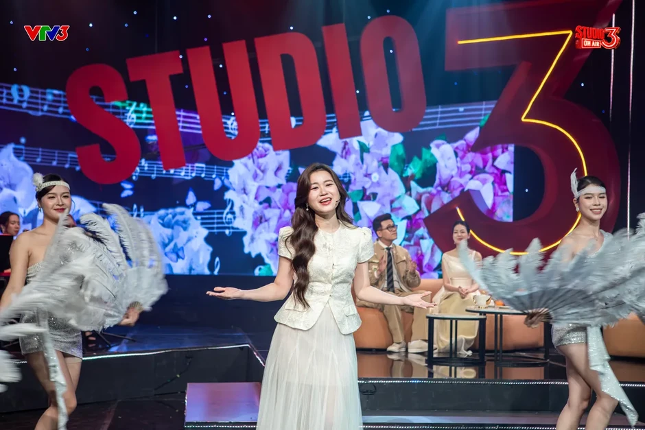 Lâm Vỹ Dạ kể chuyện thanh xuân trong Studio 3 Lâm Vỹ Dạ kể chuyện thanh xuân trong Studio 3