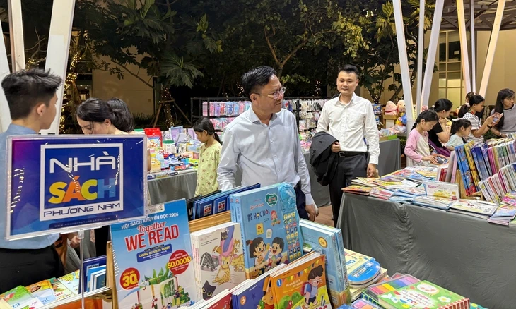 Lần đầu cư dân sống ở chung cư TP.HCM có hội sách ngay dưới nhà Lần đầu cư dân sống ở chung cư TP.HCM có hội sách ngay dưới nhà