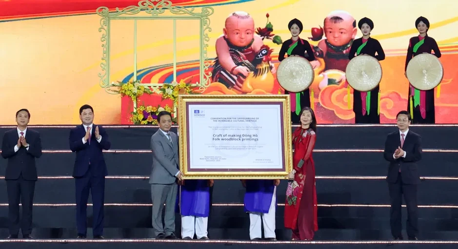 Lễ đón nhận Bằng của UNESCO và khai mạc Festival 'Về miền di sản Bắc Ninh - 2026' Lễ đón nhận Bằng của UNESCO và khai mạc Festival 'Về miền di sản Bắc Ninh - 2026'