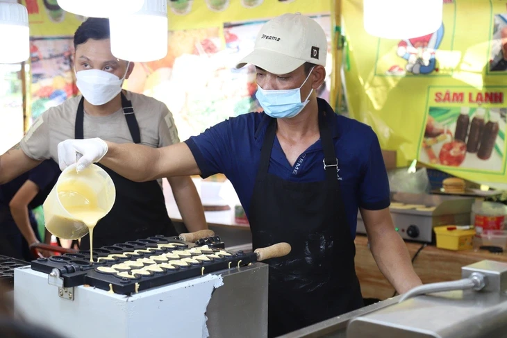 Lễ hội bánh dân gian Nam Bộ 2026 có bản đồ Việt Nam làm từ xôi nặng 700kg, với 34 màu sắc Lễ hội bánh dân gian Nam Bộ 2026 có bản đồ Việt Nam làm từ xôi nặng 700kg, với 34 màu sắc