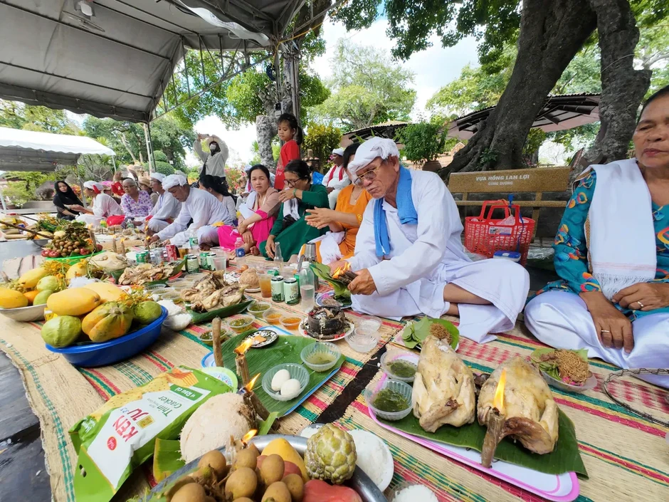 Lễ hội Tháp Bà Pô Nagar thu hút đông đảo người dân hướng về Mẹ xứ sở Lễ hội Tháp Bà Pô Nagar thu hút đông đảo người dân hướng về Mẹ xứ sở