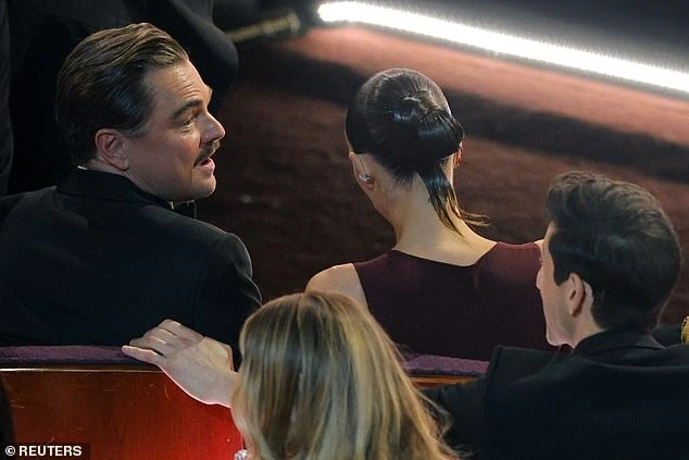 Leonardo DiCaprio phá “quy tắc” khi đưa bạn gái kém 24 tuổi dự Oscar