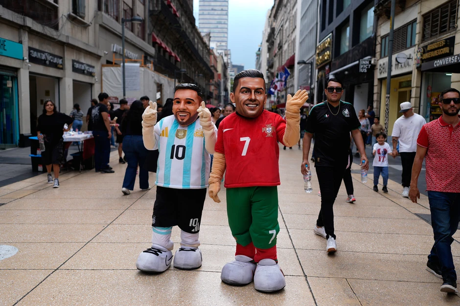 Lịch trực tiếp FIFA World Cup 2026™ ngày 18/6: Messi gọi - C.Ronaldo có trả lời? ; Đại chiến Anh - Croatia Lịch trực tiếp FIFA World Cup 2026™ ngày 18/6: Messi gọi - C.Ronaldo có trả lời? ; Đại chiến Anh - Croatia