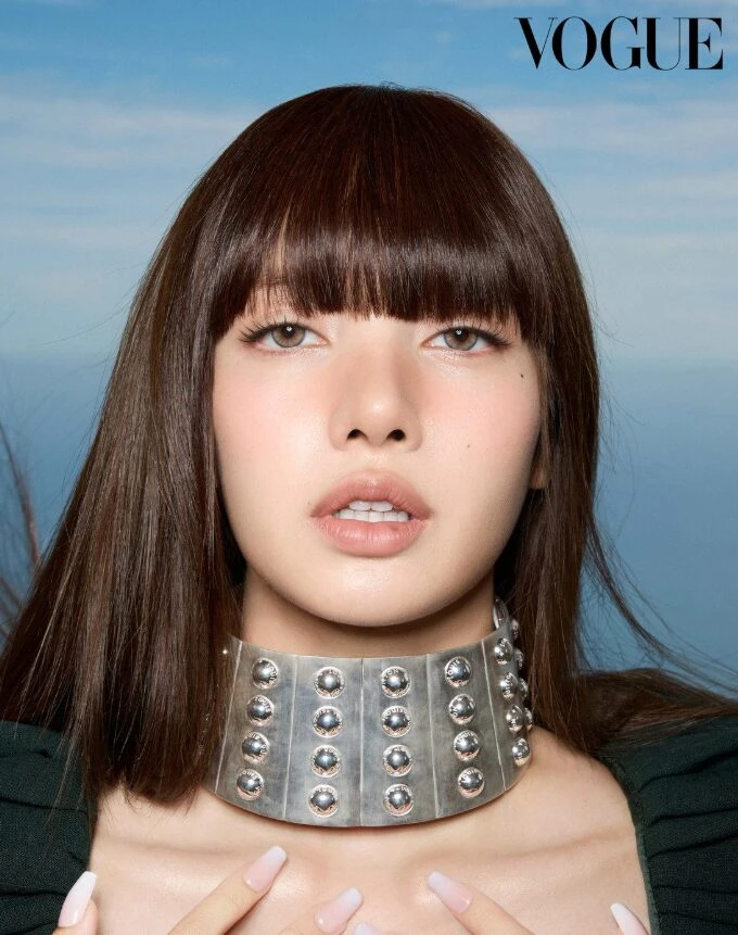 Lisa (BLACKPINK) “dao kéo” quá tay đến mức phá nét, fan cũng ngớ cả người Lisa (BLACKPINK) “dao kéo” quá tay đến mức phá nét, fan cũng ngớ cả người
