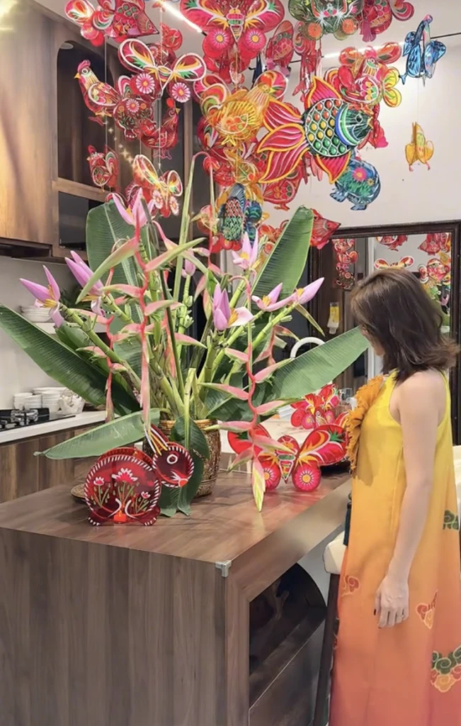Lộ diện" chị Hằng" làm con dâu tập đoàn nhựa, chủ biệt thự 1.000m2 decor nhà cửa hoành tráng chơi Trung thu Lộ diện" chị Hằng" làm con dâu tập đoàn nhựa, chủ biệt thự 1.000m2 decor nhà cửa hoành tráng chơi Trung thu