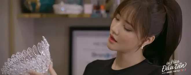 Lời hứa đầu tiên - Tập 5: Chủ công ty chủ quản rút ê-kíp về, gây sức ép cho Vi Minh Lời hứa đầu tiên - Tập 5: Chủ công ty chủ quản rút ê-kíp về, gây sức ép cho Vi Minh