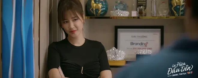 Lời hứa đầu tiên - Tập 5: Chủ công ty chủ quản rút ê-kíp về, gây sức ép cho Vi Minh Lời hứa đầu tiên - Tập 5: Chủ công ty chủ quản rút ê-kíp về, gây sức ép cho Vi Minh
