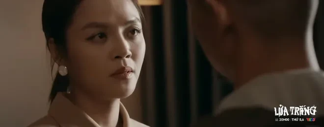 Lửa trắng - Tập 10: Cục trưởng nghi ngờ tổ chuyên án có tay trong của Santana, Lan yêu cầu loại bỏ Sương (N1) Lửa trắng - Tập 10: Cục trưởng nghi ngờ tổ chuyên án có tay trong của Santana, Lan yêu cầu loại bỏ Sương (N1)