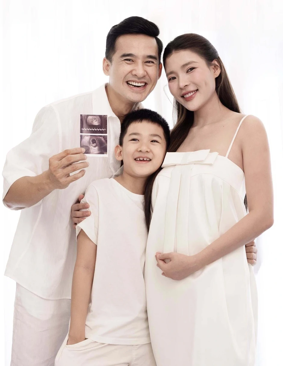 Lương Thế Thành - Thúy Diễm chuẩn bị đón con thứ hai sau 10 năm kết hôn Lương Thế Thành - Thúy Diễm chuẩn bị đón con thứ hai sau 10 năm kết hôn