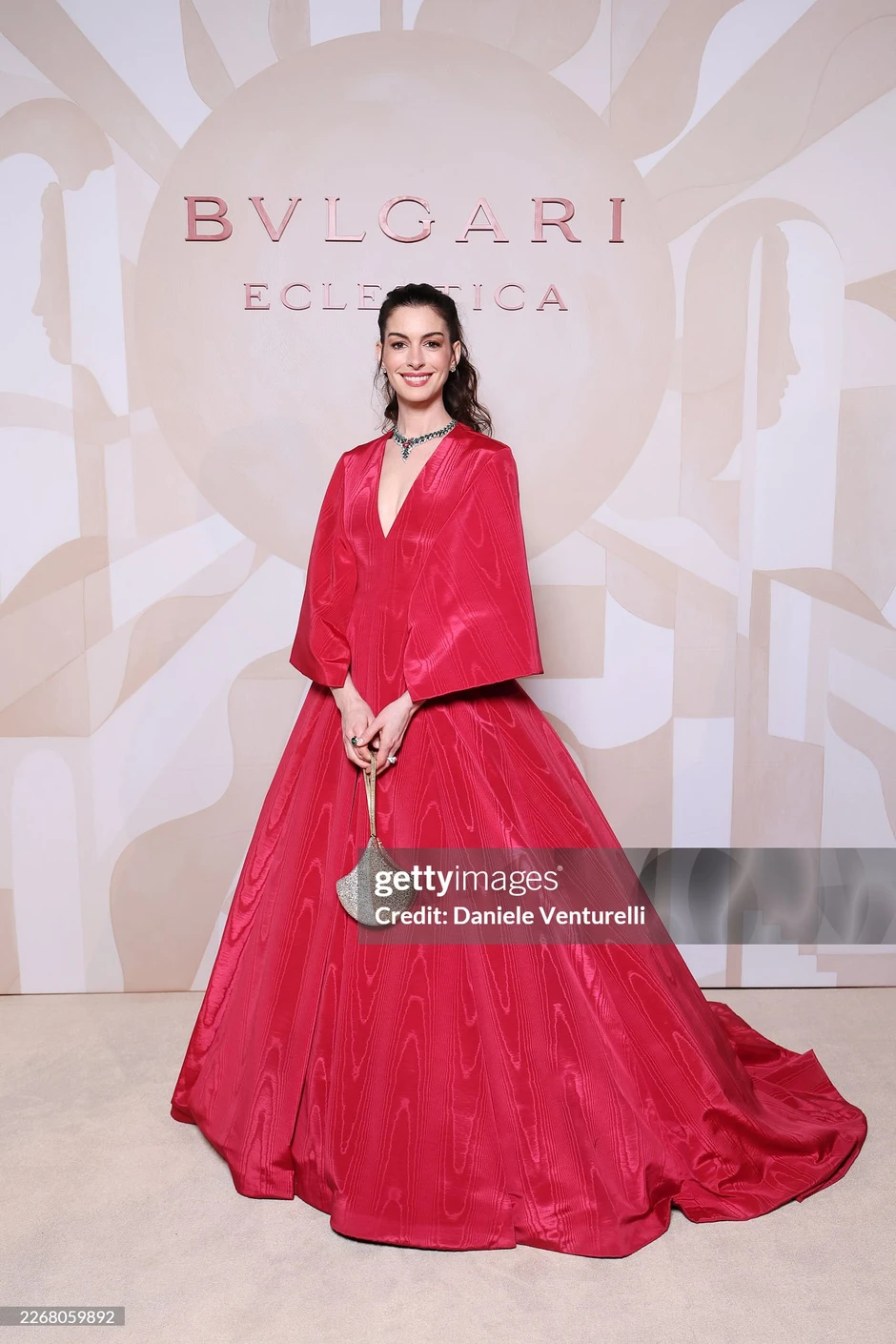 Lưu Diệc Phi, Anne Hathaway và cả dàn sao quốc tế tranh vị trí center trên thảm đỏ, nhiếp ảnh bấm máy mỏi cả tay Lưu Diệc Phi, Anne Hathaway và cả dàn sao quốc tế tranh vị trí center trên thảm đỏ, nhiếp ảnh bấm máy mỏi cả tay