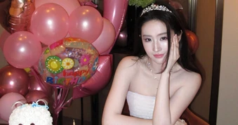Lưu Diệc Phi đội vương miện, diện váy của nhà thiết kế Việt đón tuổi 39