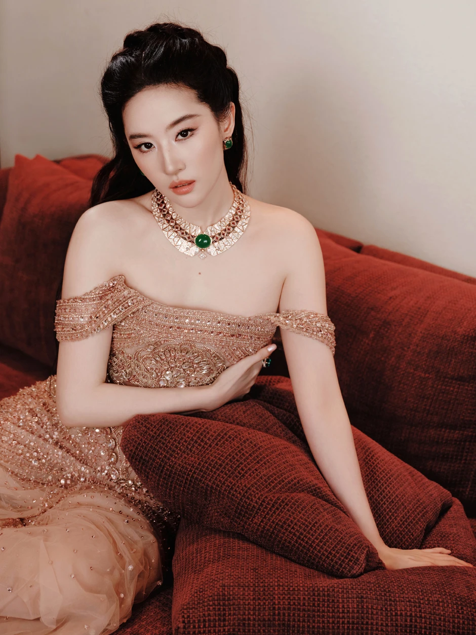 Lưu Diệc Phi kiếm 1950 tỷ đồng trong 3 năm, cuộc sống xa hoa gây choáng ngợp Lưu Diệc Phi kiếm 1950 tỷ đồng trong 3 năm, cuộc sống xa hoa gây choáng ngợp