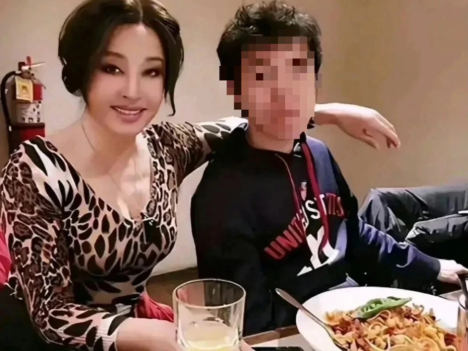 Lý do Lưu Hiểu Khánh không chia thừa kế cho người thân Lý do Lưu Hiểu Khánh không chia thừa kế cho người thân