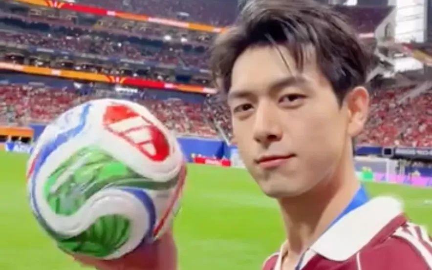Lý Hiện là khách mời khai trận Tây Ban Nha - Ả Rập Xê Út tại FIFA World Cup 2026™ Lý Hiện là khách mời khai trận Tây Ban Nha - Ả Rập Xê Út tại FIFA World Cup 2026™