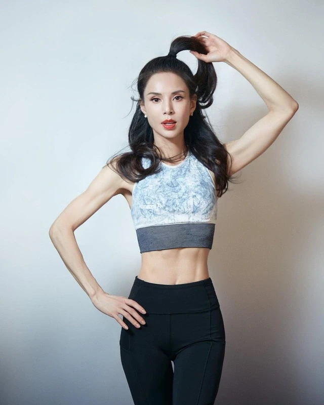 Lý Nhược Đồng lên tiếng về quan điểm “phụ nữ phải kết hôn, sinh con” Lý Nhược Đồng lên tiếng về quan điểm “phụ nữ phải kết hôn, sinh con”