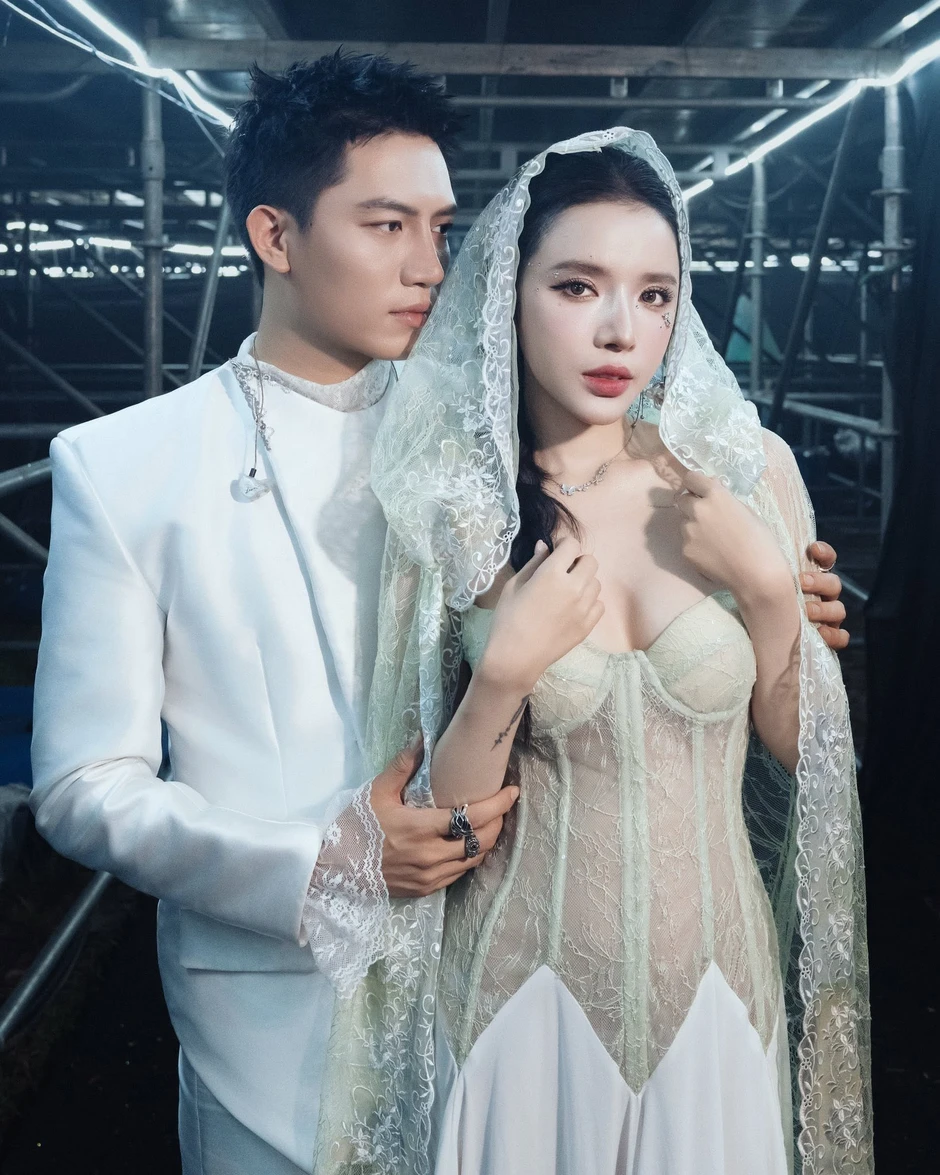 LyLy ôm chặt "ngoại lệ duy nhất", đẹp đôi thế này ai nấy giục cưới gấp! LyLy ôm chặt "ngoại lệ duy nhất", đẹp đôi thế này ai nấy giục cưới gấp!