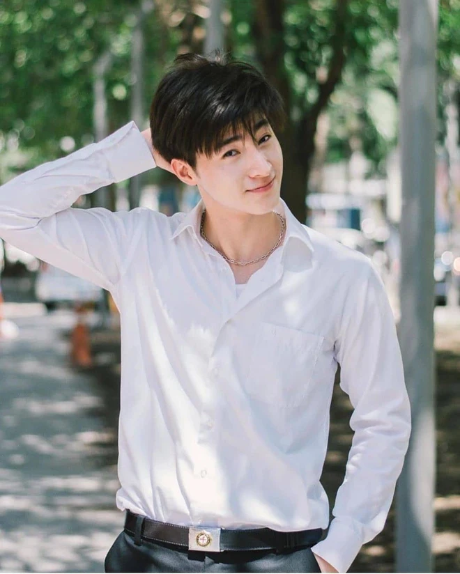 Mỹ nam điện ảnh Thái Lan cao 1m83, visual cực phẩm xuất hiện sát rạt bên Lisa giữa lúc rộ tin đồn chia tay tỷ phú gia tộc giàu nhất nhì thế giới Mỹ nam điện ảnh Thái Lan cao 1m83, visual cực phẩm xuất hiện sát rạt bên Lisa giữa lúc rộ tin đồn chia tay tỷ phú gia tộc giàu nhất nhì thế giới