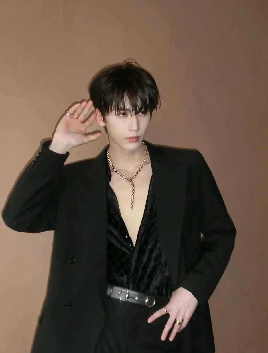 Mỹ nam phim cổ trang Trương Lăng Hách từng nặng gần 100 kg thời còn đi học Mỹ nam phim cổ trang Trương Lăng Hách từng nặng gần 100 kg thời còn đi học