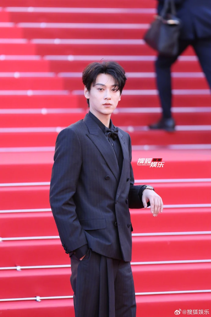 Mỹ nam "khó coi" nhất Cannes 2026 đây rồi: Mặt mũi lờ đờ ánh mắt thất thần trên thảm đỏ, càng nhìn càng nóng mắt Mỹ nam "khó coi" nhất Cannes 2026 đây rồi: Mặt mũi lờ đờ ánh mắt thất thần trên thảm đỏ, càng nhìn càng nóng mắt