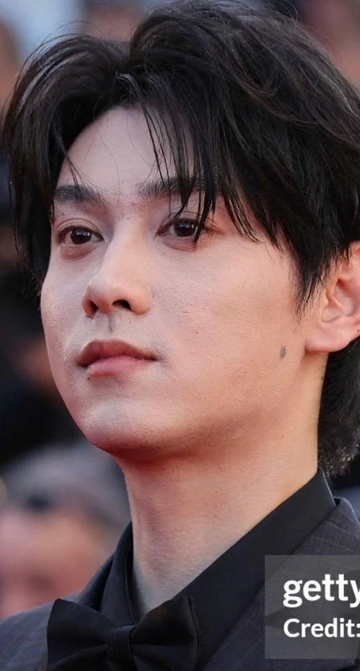 Mỹ nam "khó coi" nhất Cannes 2026 đây rồi: Mặt mũi lờ đờ ánh mắt thất thần trên thảm đỏ, càng nhìn càng nóng mắt Mỹ nam "khó coi" nhất Cannes 2026 đây rồi: Mặt mũi lờ đờ ánh mắt thất thần trên thảm đỏ, càng nhìn càng nóng mắt